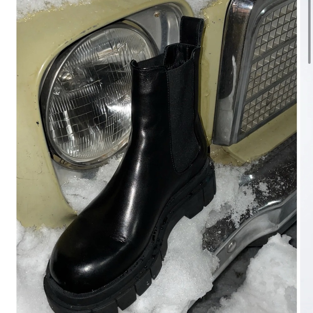 Mackage Black Leather Shearling-Lined Chelsea Boot